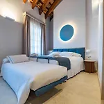 Hotel San Lorenzo Boutique Catedral 3*