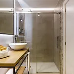 Отель Petit Palace Plaza De La Reina