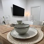 Loft Tr28 - Ground & Arts Connected Apartment *