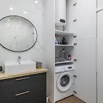 아파트 Prime Location, Bright & Cozy