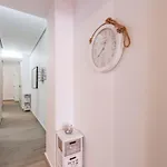 Apartman Flat 3 Bedroom In Extramurs *