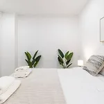 Apartament Modern & Stylish Close To The *