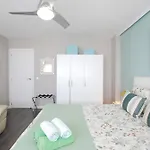 Junto Al Oceanografic