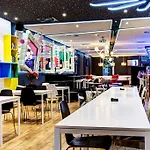 Urban Youth Hostel *