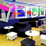 Urban Youth Hostel *