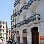 בית הארחה Cosy Embajador 2*