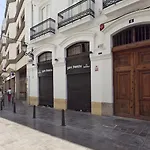 Cosy Embajador בית הארחה