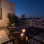 בית הארחה Cosy Embajador 2*