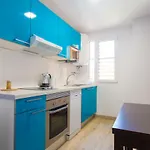 Apartment Versus Near Of Arts *