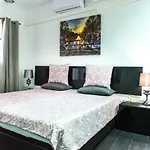 Catedral Reina Apartment *