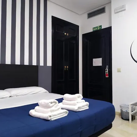 Flats Friends Plaza De La Reina Pensjonat Walencja