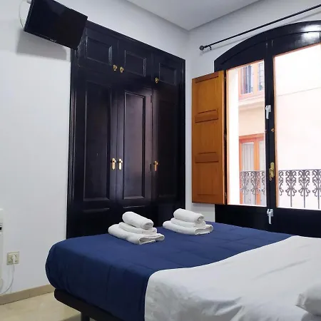 Flats Friends Plaza De La Reina