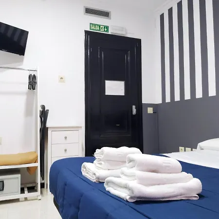 Pensjonat Flats Friends Plaza De La Reina 4*