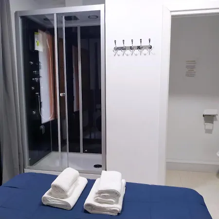 Pensjonat Flats Friends Plaza De La Reina