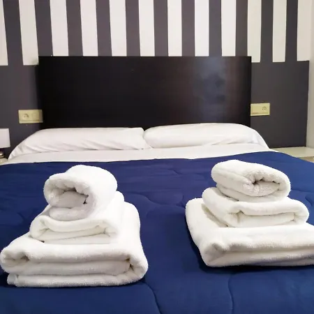 Flats Friends Plaza De La Reina Pensjonat 2*