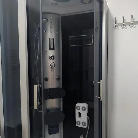 Flats Friends Plaza De La Reina Konukevi Valensiya