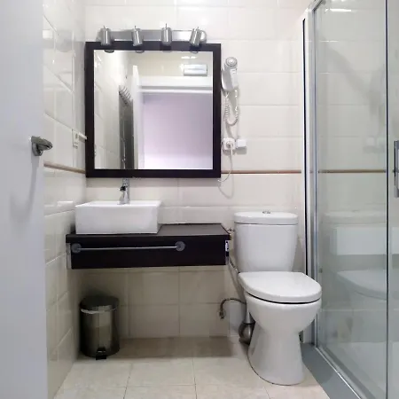 Flats Friends Plaza De La Reina