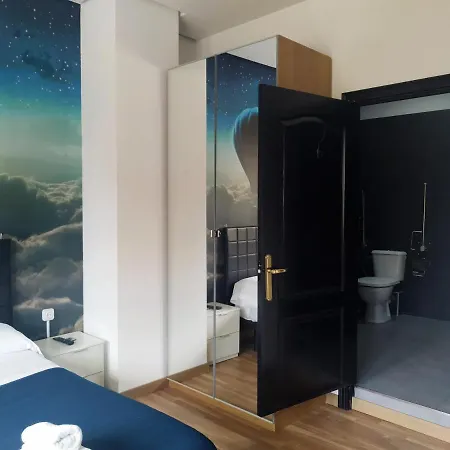 Flats Friends Plaza De La Reina Pensjonat