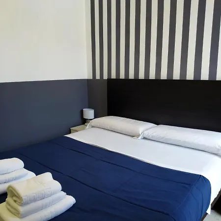 Flats Friends Plaza De La Reina Pensjonat 2*