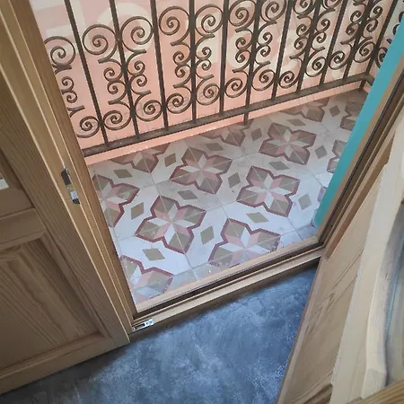 Casa Cabanyal بيت ضيافة *