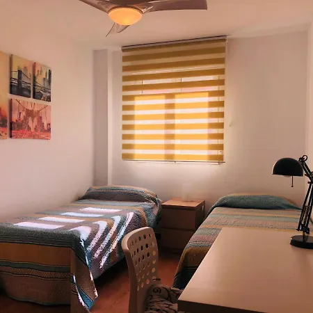 En Universidad Y Cerca De La Playa *