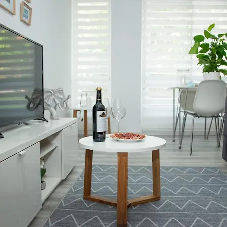 Soraya's Place - Chopín 4 *