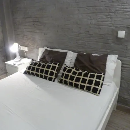 Pequeno Con Mini Piscina - No Climatizada Apartment *