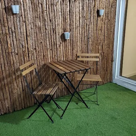 Small And Cozy - G *