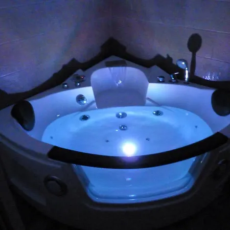 Intimo Y Acogedor Algunos Con Bañera Hidromasaje Apartamento *