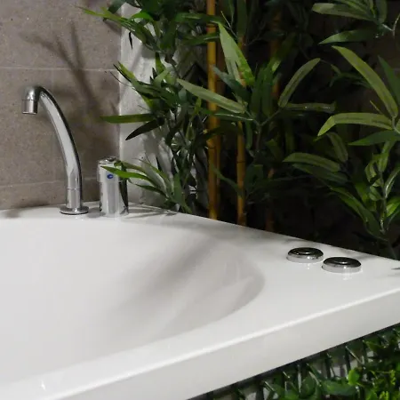 Intimo Y Acogedor Algunos Con Bañera Hidromasaje Apartamento *