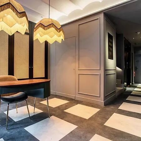 Πανσιόν Reina 107 Boutique 4*