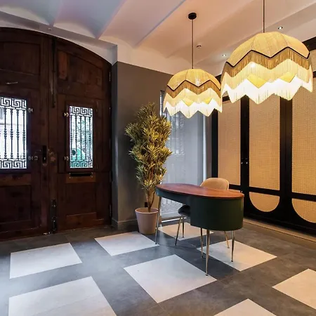 Πανσιόν Reina 107 Boutique