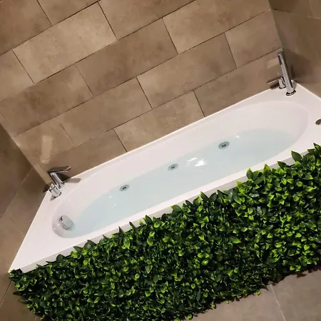 Small And Cozy - G *