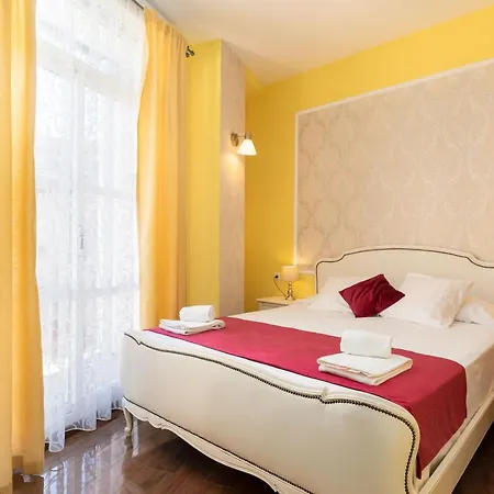 Adarve Flats Apartment *