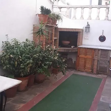 Room In Guest Room - Twin Room In Valencia With Private Bathroom And Large Terrace For Pets בית הארחה