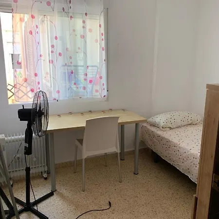 Habitación Con Cama Individual, Piso Compartido En Avenida Blasco Ibáñez *