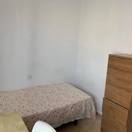 Con Cama Individual, Piso Compartido En Avenida Blasco Ibanez Pansiyon