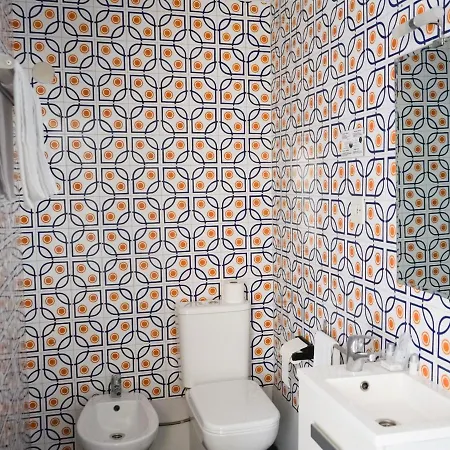 瓦伦西亚多米尔旅舍