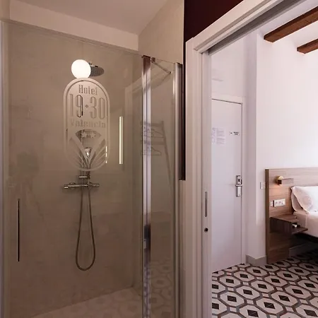 Hotel 19-30