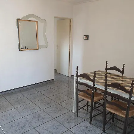 400 Meters From The Apartment