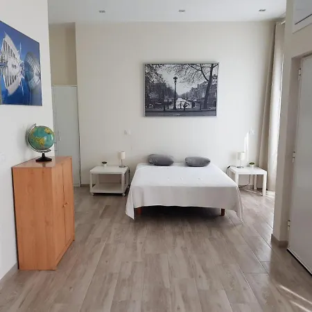 Spacious studio apartment in Cabanyal