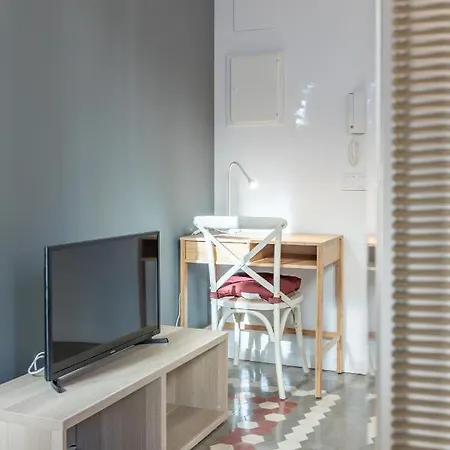 With Antique Floor & Lots Of Sun Light Aparthotel 4*