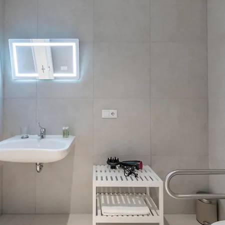 Sunny,private Terrace,wheelchair Access Апарт-отель