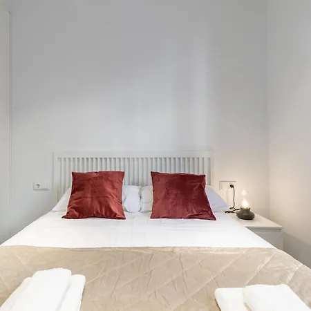 With Antique Floor & Lots Of Sun Light 4*