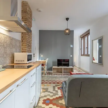 Aparthotel With Antique Floor & Lots Of Sun Light 4*