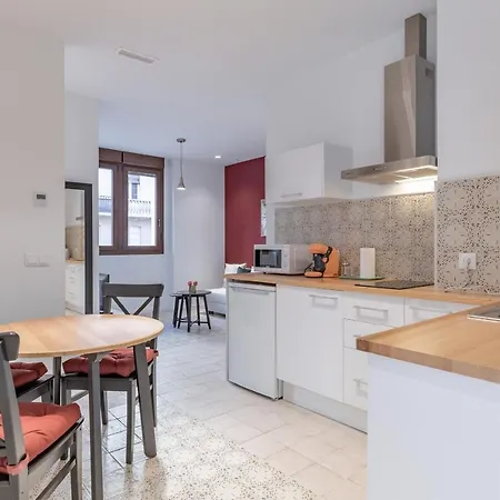 Modern Close To Centre Hotel apartamentowy 4*