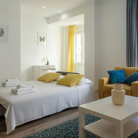 아파트 Bright, Brand New & Very Comfortable *