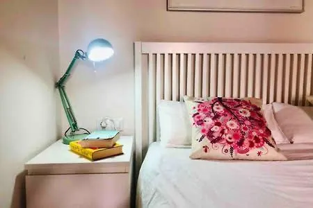 Jordana Bright & Charming In Old Town Apartament *