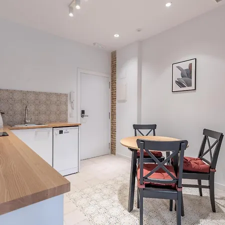 Modern Close To Centre Hotel apartamentowy 4*