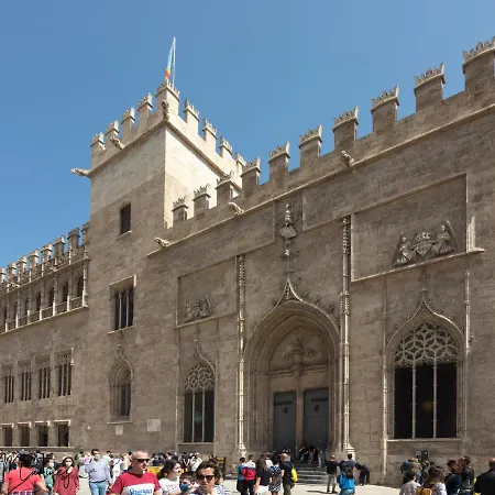 Luminoso. Comodo. Acogedor. Wifi. Junto A Ave